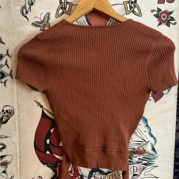 Woman’s wrap top - Picture 3 of 3